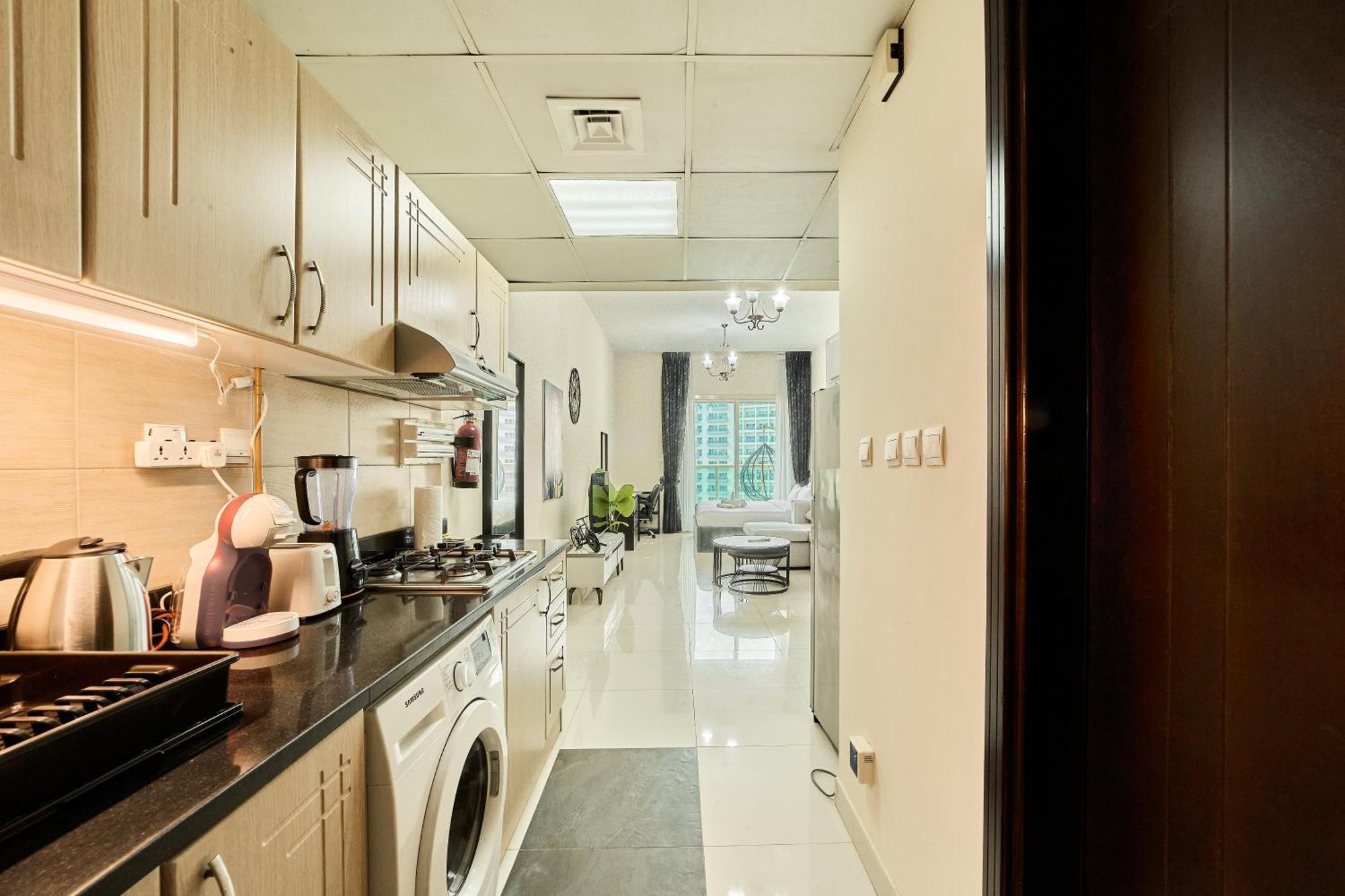 Apartment Modern Retreat In Sports Dubai